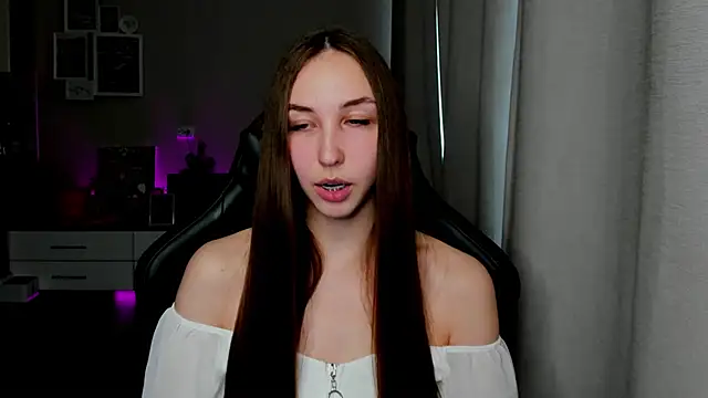 Snapshot of Sm0ly chatting on 05.18.26 Sm0ly online show from 05.18.26