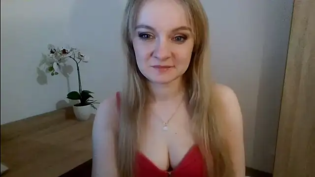 Snapshot of AlmaHoney chatting on 01.20.25 AlmaHoney online show from 01.20.25