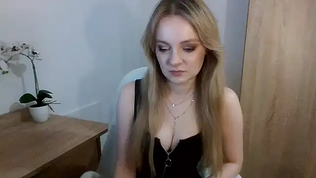 Snapshot of AlmaHoney chatting on 01.29.25 AlmaHoney online show from 01.29.25
