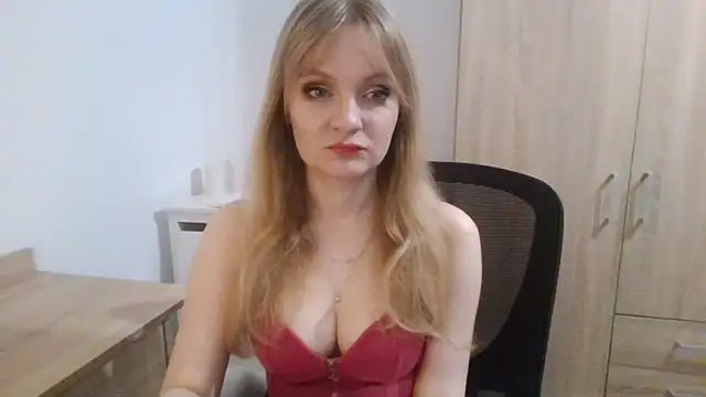 Snapshot of AlmaHoney chatting on 10.15.25 AlmaHoney online show from 10.15.25