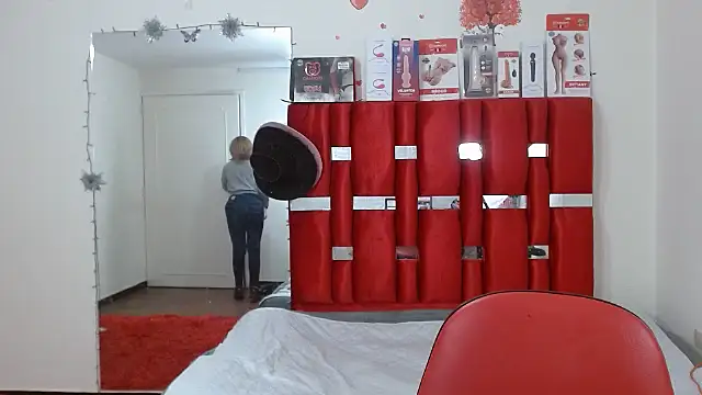 Snapshot of krystal_thomson chatting on 10.06.25 krystal thomson online show from 10.06.25