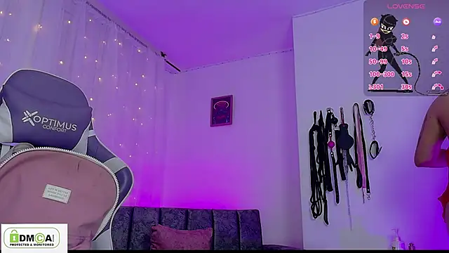 Snapshot of Miss_scarllet_ chatting on 04.06.26 Miss scarllet online show from 04.06.26