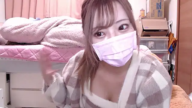 Snapshot of _chanMOMO_ chatting on 12.22.24 chanMOMO online show from 12.22.24