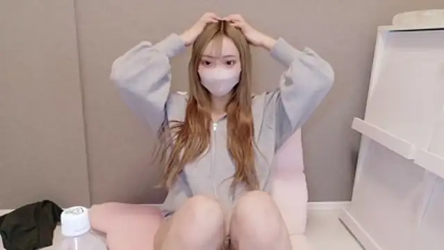 Snapshot of _chanMOMO_ chatting on 02.23.26 chanMOMO online show from 02.23.26