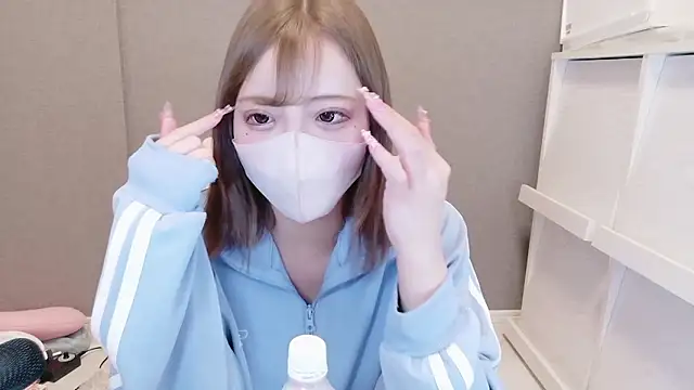 Snapshot of _chanMOMO_ chatting on 04.06.26 chanMOMO online show from 04.06.26