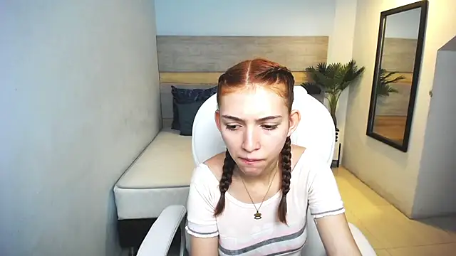 Snapshot of liseth_fox chatting on 12.24.24 liseth fox online show from 12.24.24