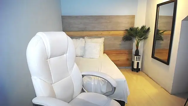 Snapshot of liseth_fox chatting on 02.04.25 liseth fox online show from 02.04.25