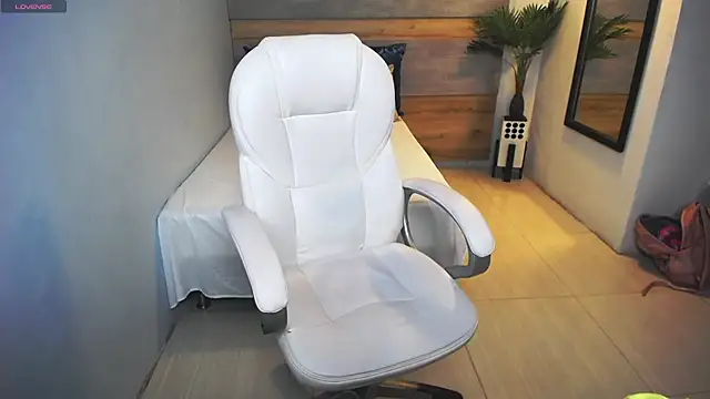 Snapshot of liseth_fox chatting on 02.22.25 liseth fox online show from 02.22.25