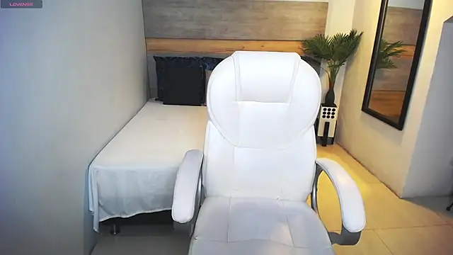 Snapshot of liseth_fox chatting on 02.26.25 liseth fox online show from 02.26.25