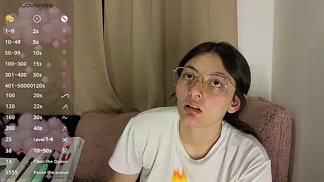 lessliee22  online show from 04.29.26