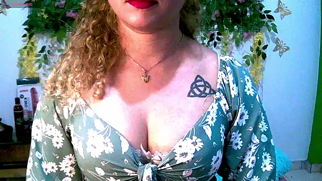 Snapshot of Crysrus chatting on 02.19.26 Crysrus online show from 02.19.26