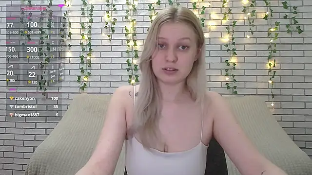 Snapshot of EmiliaDuchess chatting on 02.16.25 EmiliaDuchess online show from 02.16.25