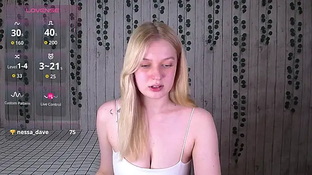 Snapshot of EmiliaDuchess chatting on 10.23.25 EmiliaDuchess online show from 10.23.25