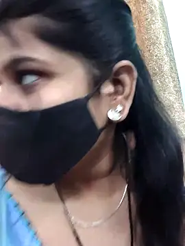 Snapshot of Hotty-simran chatting on 11.20.25 Hotty-simran online show from 11.20.25