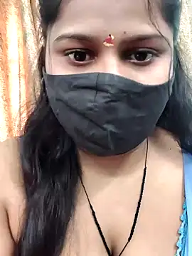 Snapshot of Hotty-simran chatting on 12.22.25 Hotty-simran online show from 12.22.25