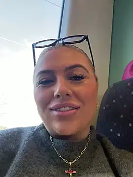 Arabellalee23 online show from 12.19.24