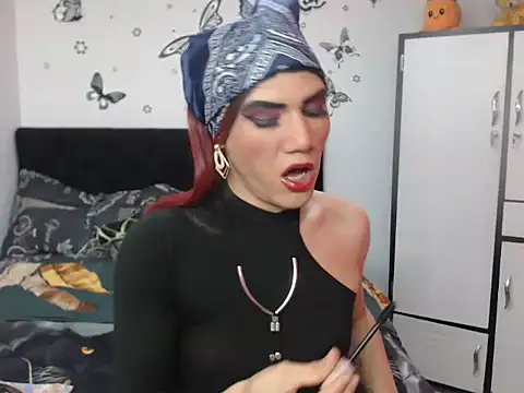 Snapshot of luna_grans_777 chatting on 06.19.26 luna grans 777 online show from 06.19.26