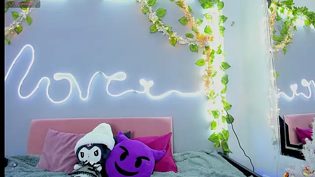 YouliteSllut2 online show from 12.18.24