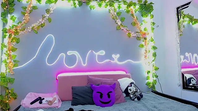 YouliteSllut2 online show from 12.28.24