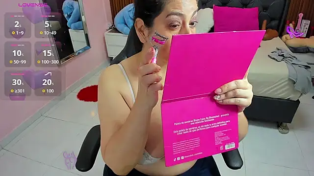 Snapshot of MEYLAGIA chatting on 06.19.26 MEYLAGIA online show from 06.19.26