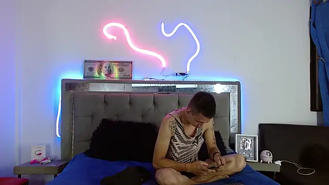 parejacaliente20154 online show from 02.05.25