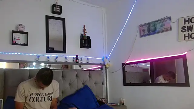 parejacaliente20154 online show from 03.19.25