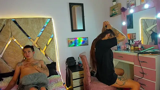 parejacaliente20154 online show from 10.22.25