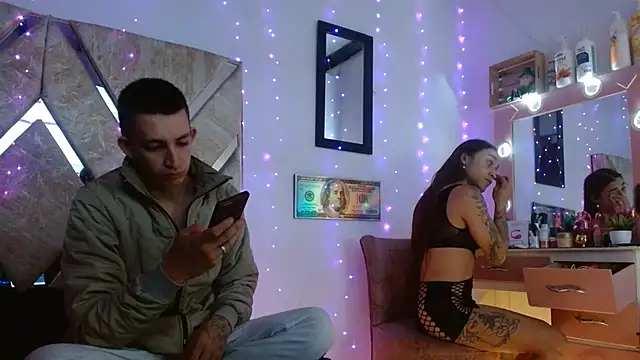 parejacaliente20154 online show from 11.22.25