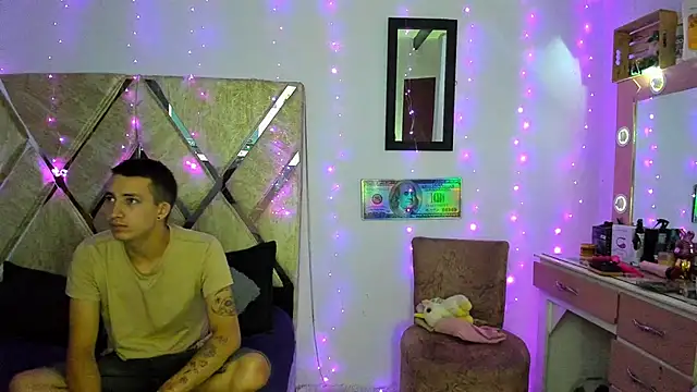 parejacaliente20154 online show from 12.01.25