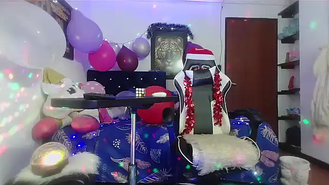 Snapshot of sexy_bunny_hot chatting on 12.18.24 sexy bunny hot online show from 12.18.24