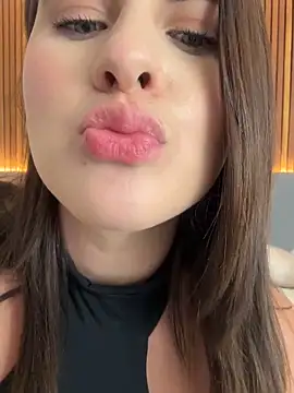 Snapshot of EmiilyAdams_ chatting on 03.17.25 EmiilyAdams online show from 03.17.25