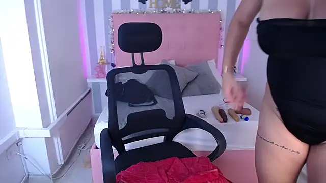 Lunna boobs online show from 10.26.25