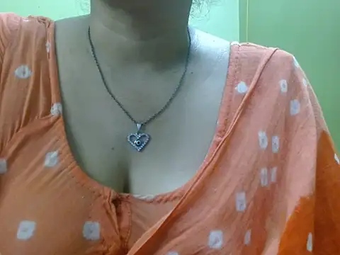 Snapshot of LOVERIAKOL chatting on 04.21.26 LOVERIAKOL online show from 04.21.26