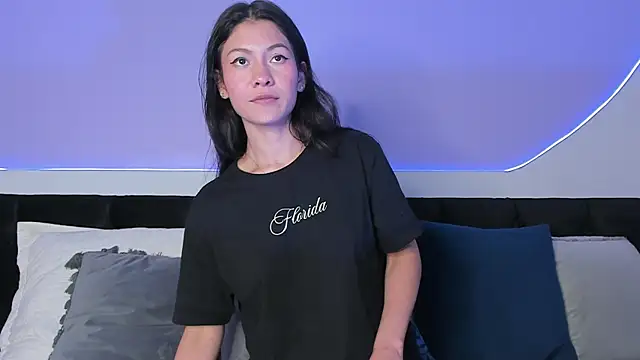 Snapshot of Julieta_Cortes__ chatting on 03.22.25 Julieta Cortes online show from 03.22.25