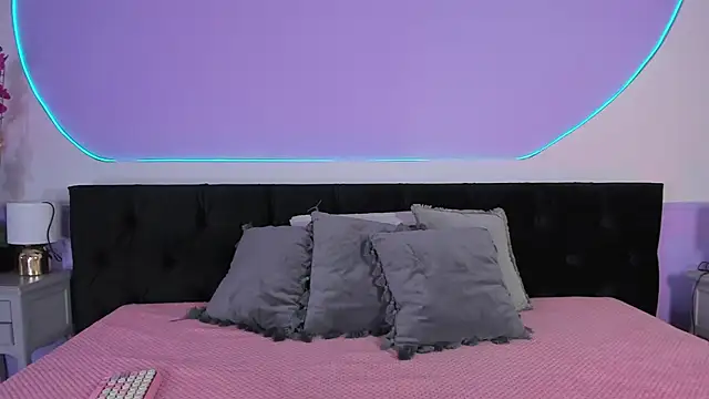 Julieta Cortes   online show from 11.05.25