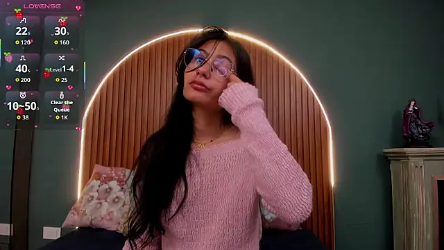 NayeCloud online show from 11.14.25