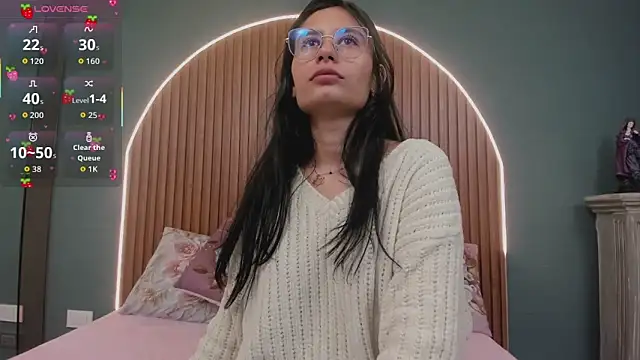 NayeCloud online show from 11.15.25