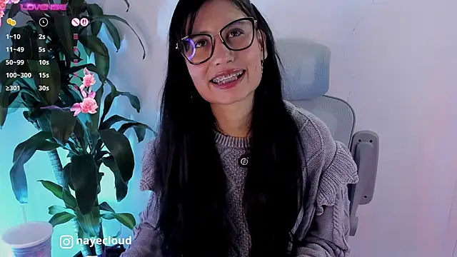 NayeCloud online show from 05.10.26