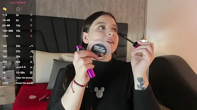 Sabrina Lennox online show from 01.30.25