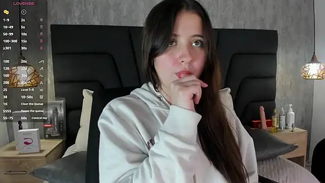 Sabrina Lennox online show from 03.13.25