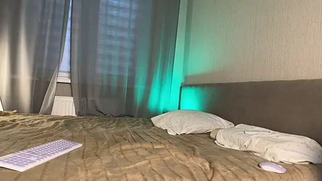 weshycouple online show from 10.20.25