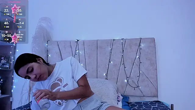 Snapshot of Kaela18 chatting on 12.17.24 Kaela18 online show from 12.17.24