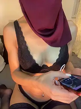 Snapshot of Beautiful_arab chatting on 01.04.25 Beautiful arab online show from 01.04.25