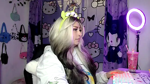 lussyevans24 online show from 11.15.25