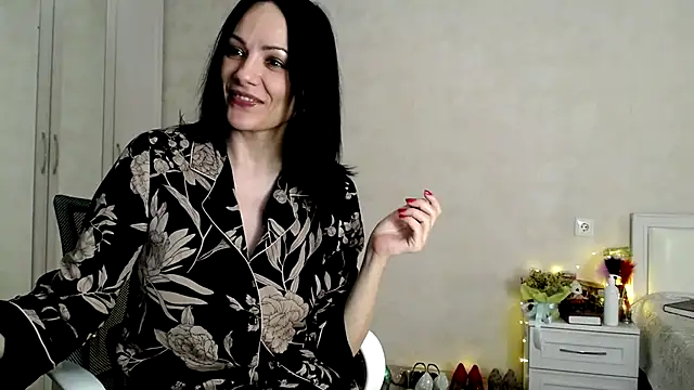 Snapshot of Devil_Goddess chatting on 12.23.24 Devil Goddess online show from 12.23.24