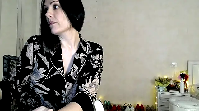 Snapshot of Devil_Goddess chatting on 12.23.24 Devil Goddess online show from 12.23.24