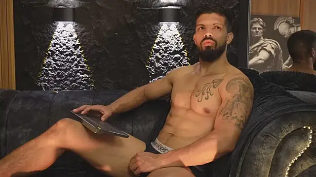 DannSaenz online show from 10.25.25