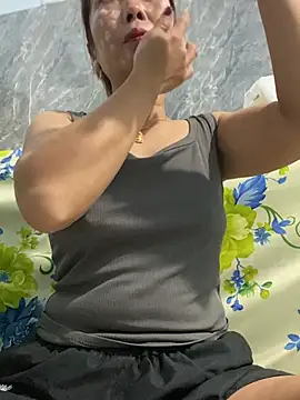 Snapshot of Linaannn chatting on 02.17.26 Linaannn online show from 02.17.26