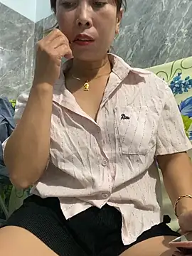 Snapshot of Linaannn chatting on 02.17.26 Linaannn online show from 02.17.26