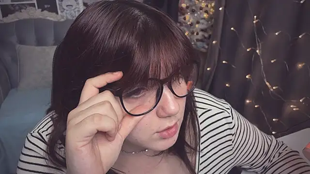 Snapshot of Diasporaaa chatting on 12.28.24 Diasporaaa online show from 12.28.24